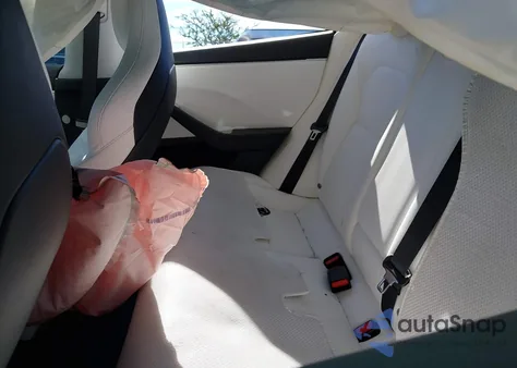 2024 Tesla Model 3 Performance All-Wheel Drive z USA, uszkodzony, nr VIN 5YJ3E1ET1RF788499